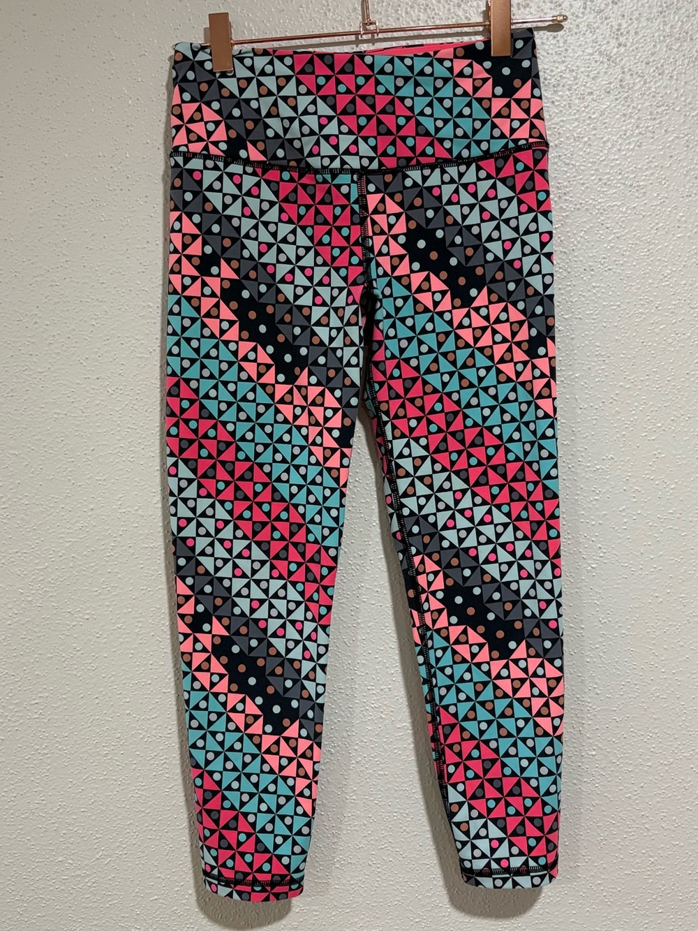 Victoria’s Secret VSX Sport Knockout Capri Leggings XS Geometric Print